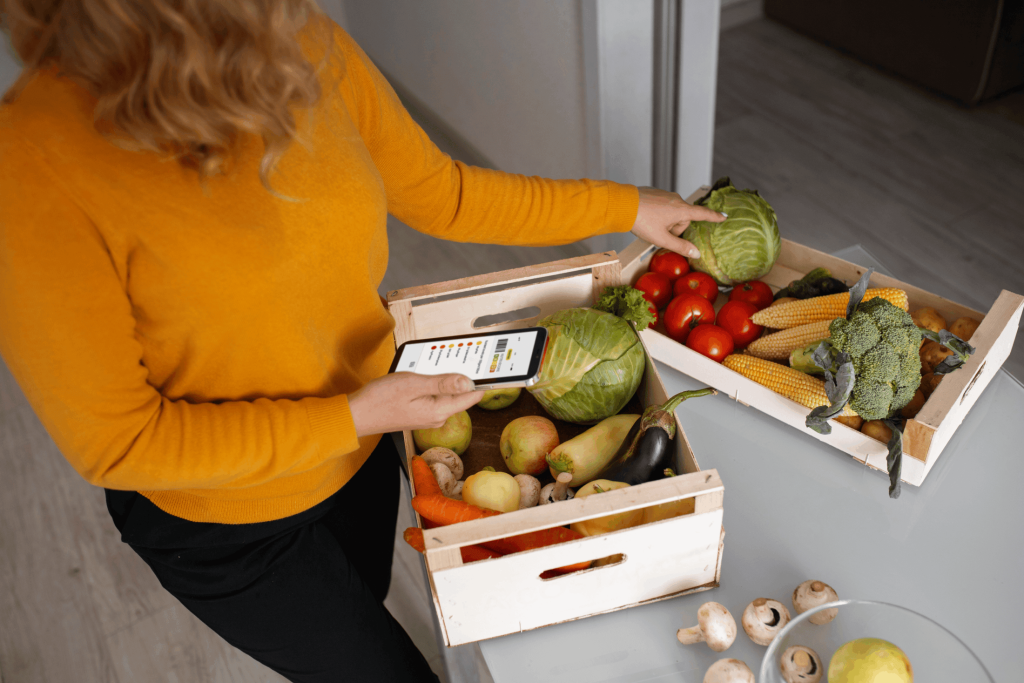 courier-delivering-groceries-home (1)